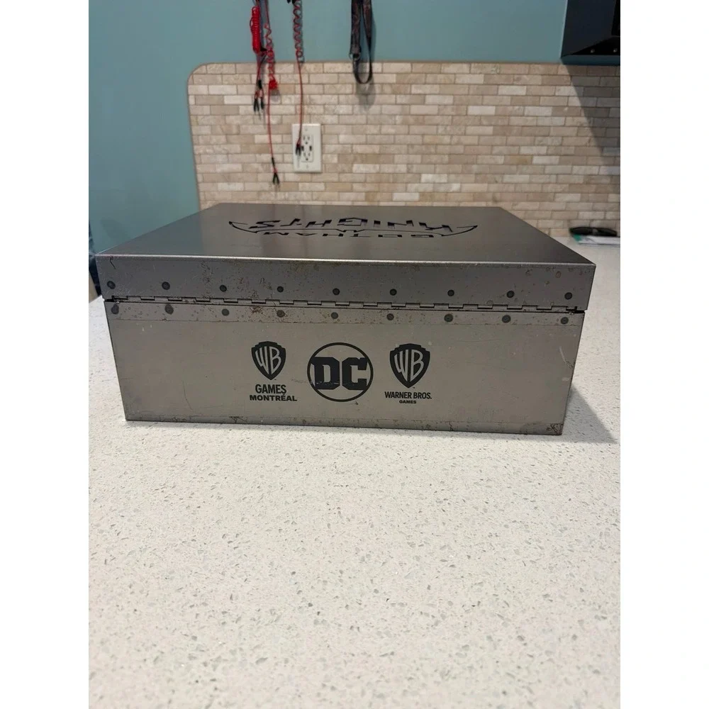 Gotham Knights Collector‎ Box Metallic Case Only Limited Edition